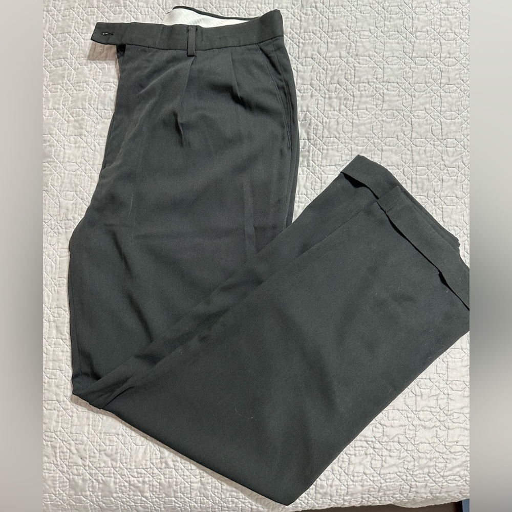 EUC Men’s Louis Raphael dress pants 34/32